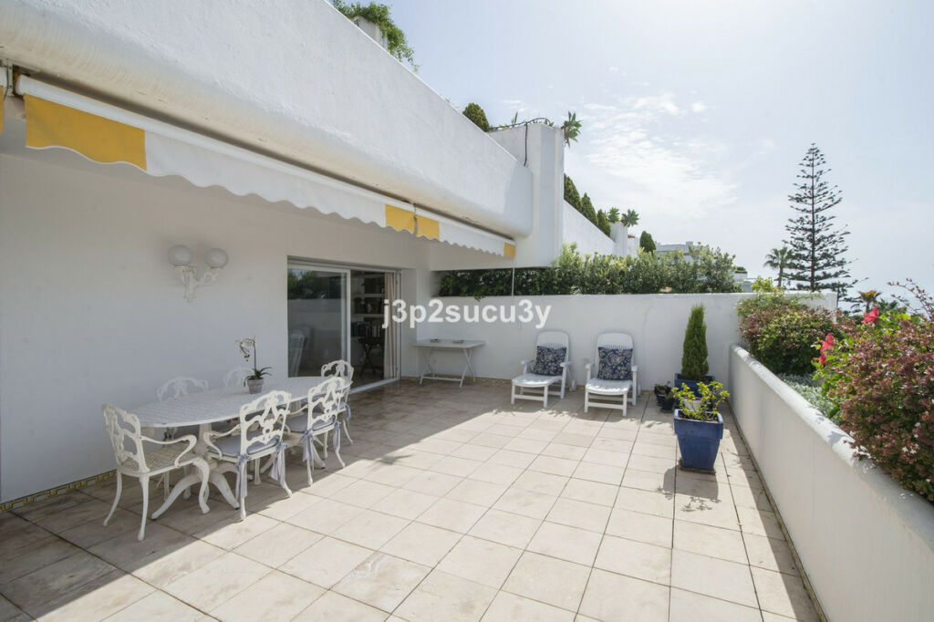 Middle Floor Apartment Guadalmina Baja Málaga - image 12