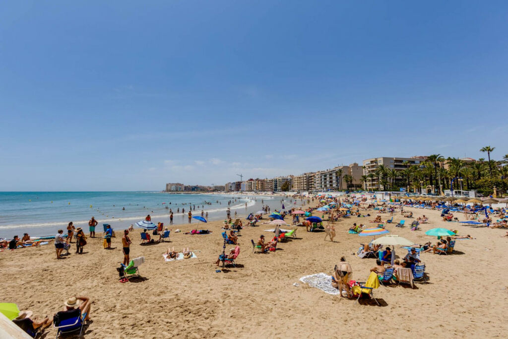 Middle Floor Apartment Torrevieja Alicante - image 12
