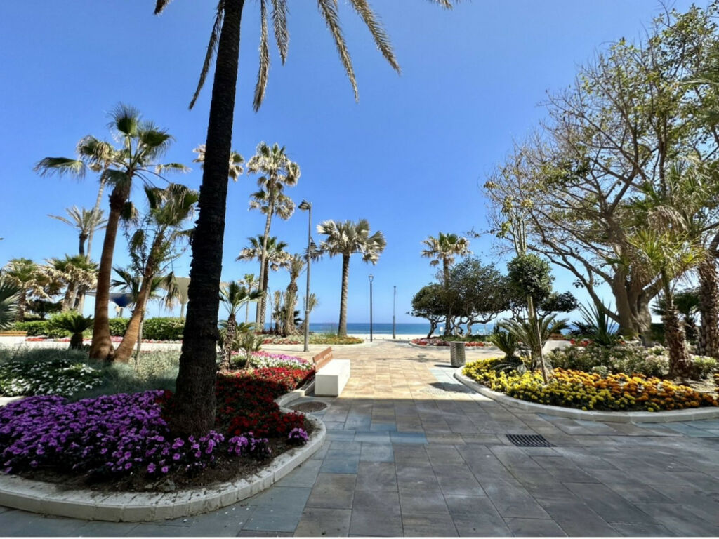 Middle Floor Apartment Estepona Málaga - image 13