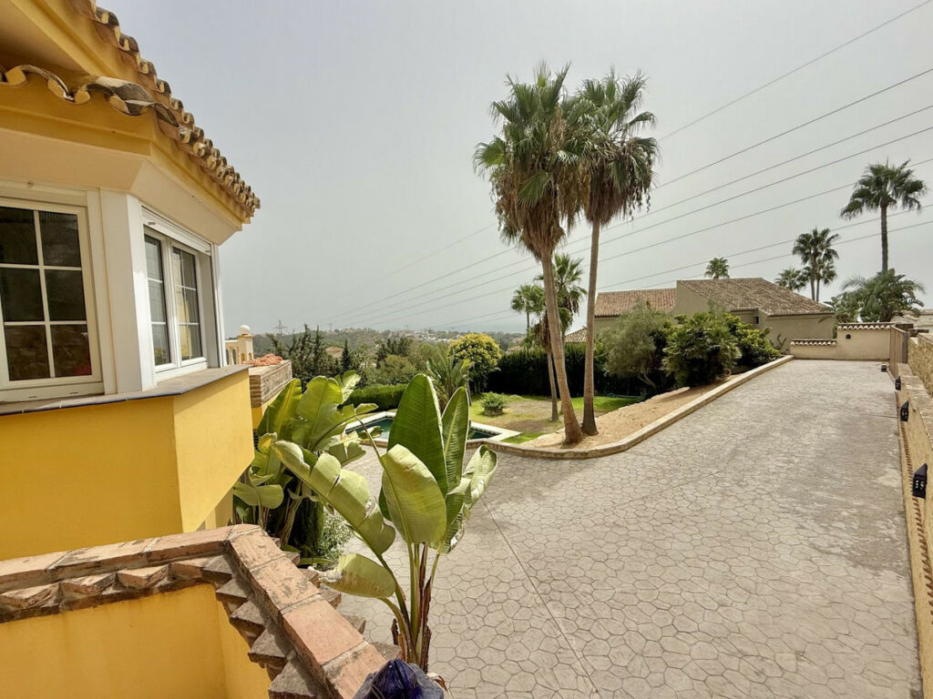Detached Villa Hacienda Las Chapas Málaga - image 7