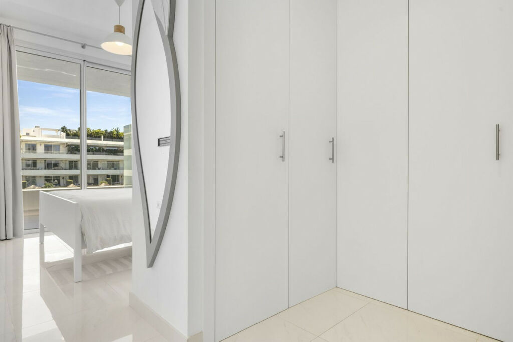 Middle Floor Apartment Estepona Málaga - image 12