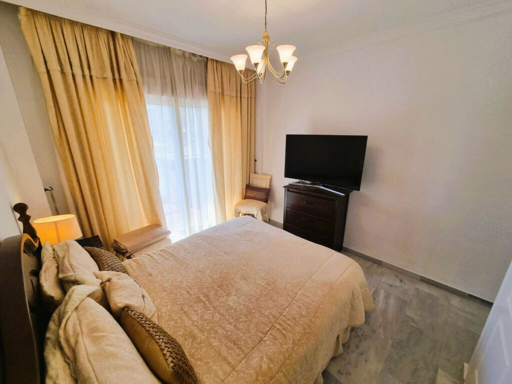 Middle Floor Apartment Calahonda Málaga - image 17