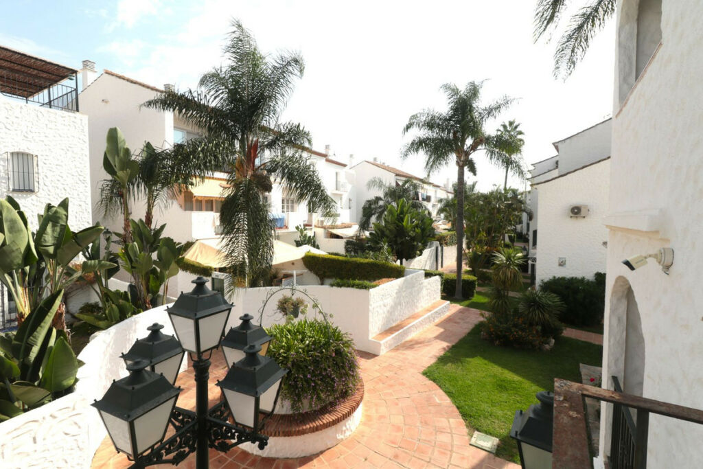 Middle Floor Apartment New Golden Mile Málaga - image 12