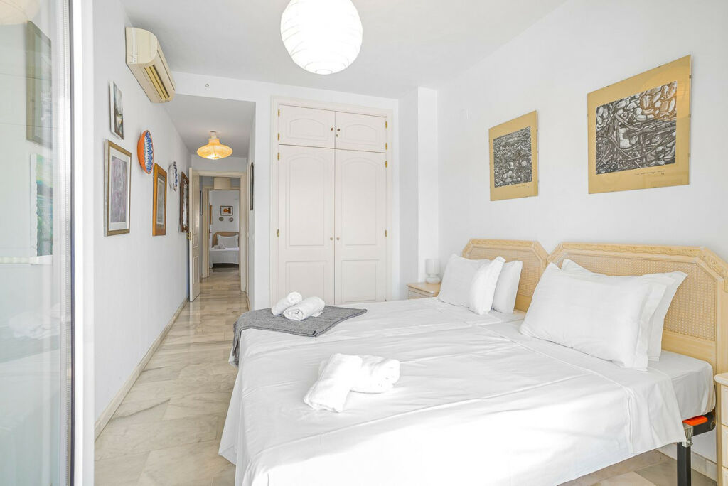 Middle Floor Apartment Calahonda Málaga - image 12