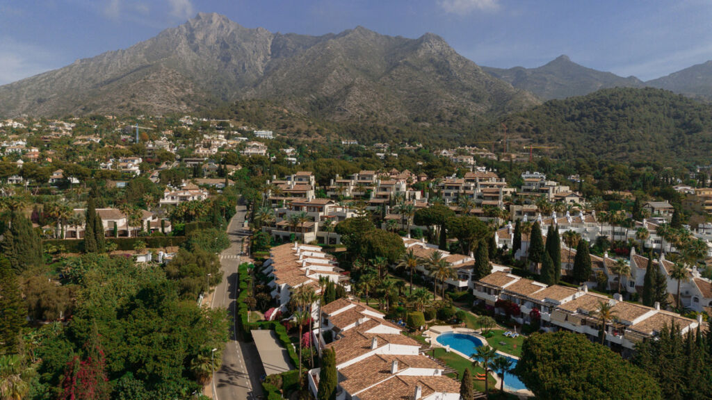 Middle Floor Apartment Sierra Blanca Málaga - image 12