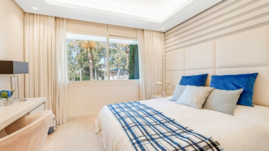Middle Floor Apartment The Golden Mile Málaga - image 12