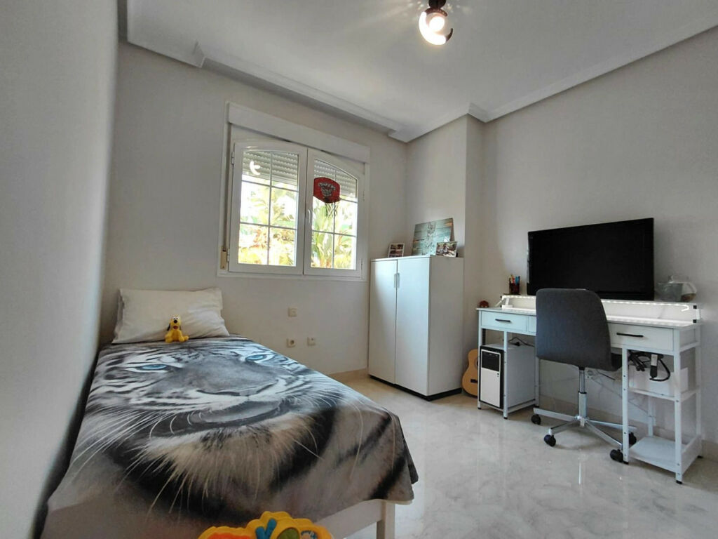 Middle Floor Apartment Marbella Málaga - image 12
