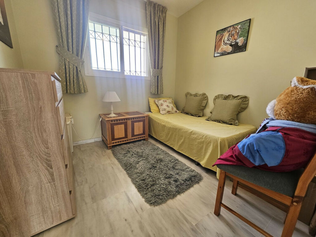 Middle Floor Apartment Calahonda Málaga - image 12