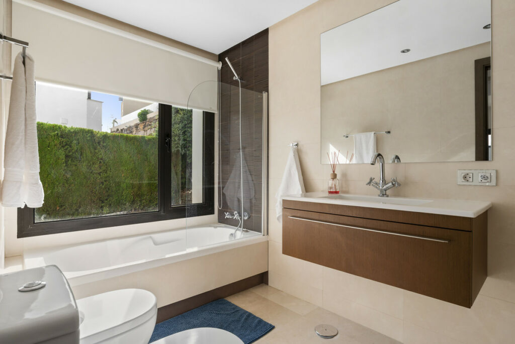 Detached Villa Benahavís Málaga - image 12
