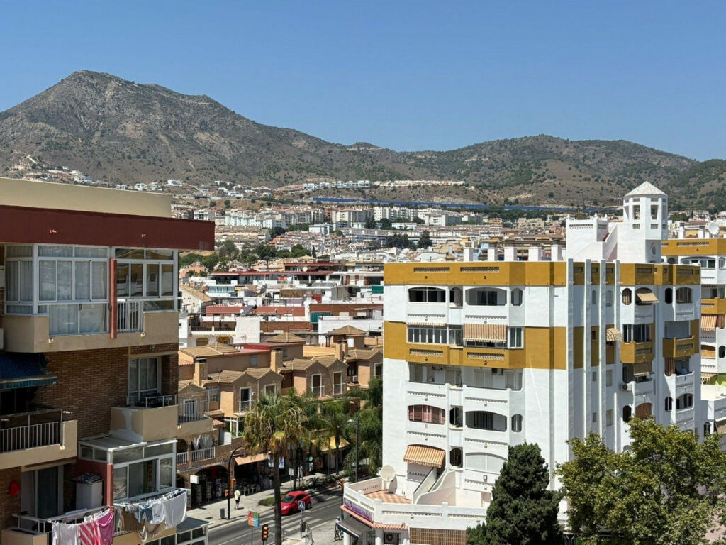Middle Floor Apartment Benalmadena Costa Málaga - image 4