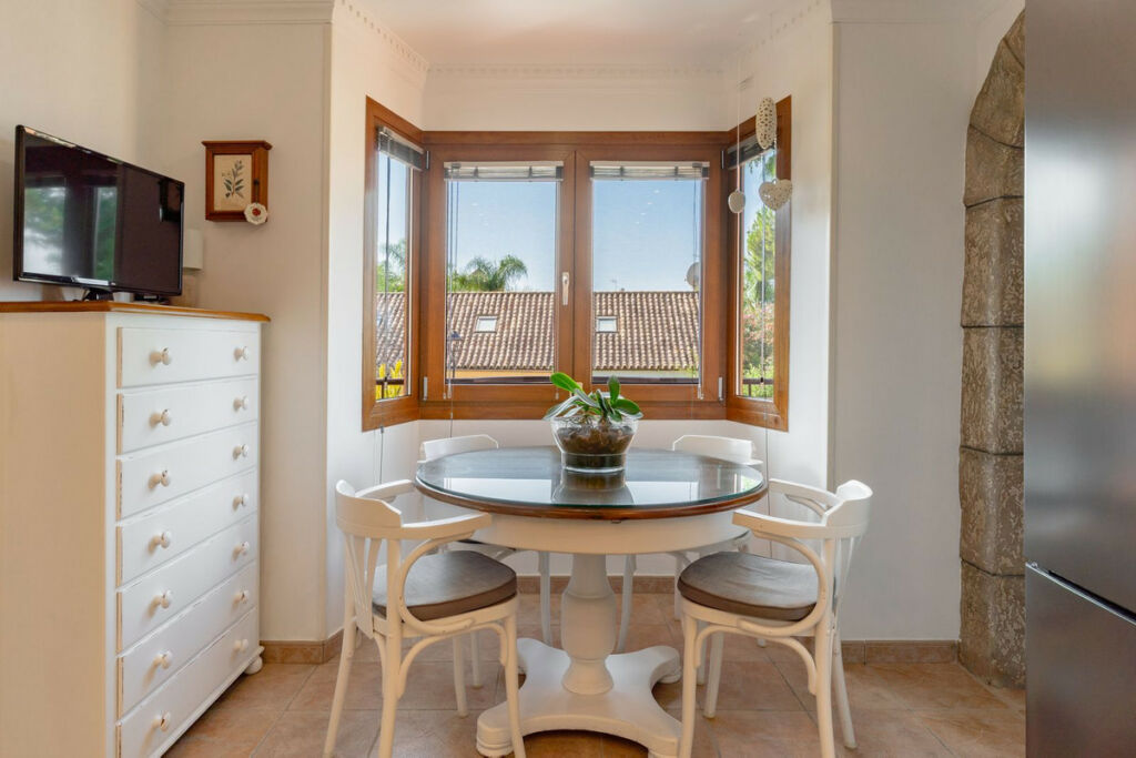 Detached Villa Sierrezuela Málaga - image 12