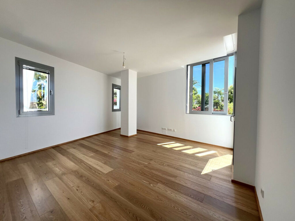 Townhouse Sierra Blanca Málaga - image 12