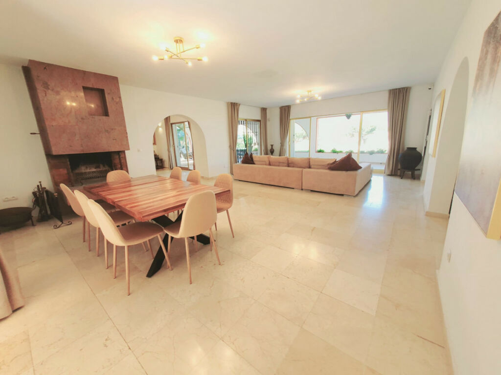 Detached Villa Nueva Andalucía Málaga - image 12
