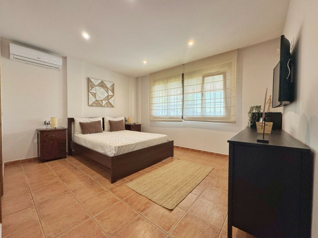 Detached Villa Sierrezuela Málaga - image 12