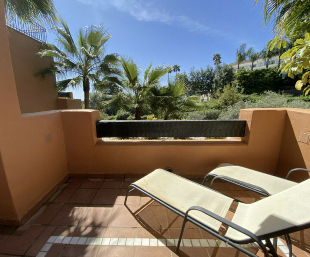 Middle Floor Apartment Nueva Andalucía Málaga - image 12