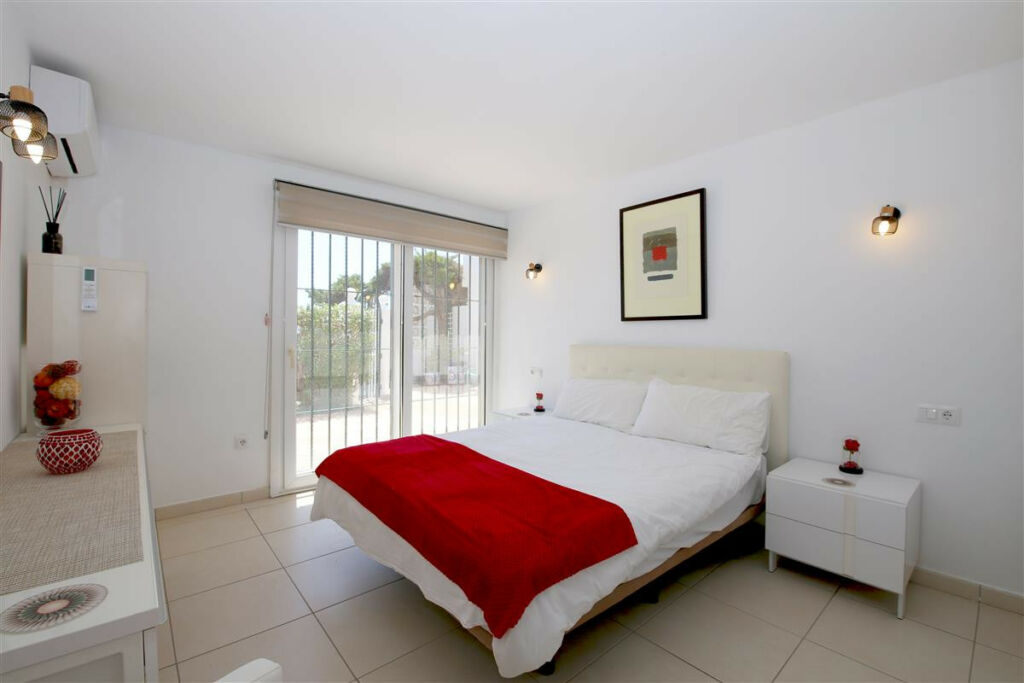 Detached Villa Estepona Málaga - image 12