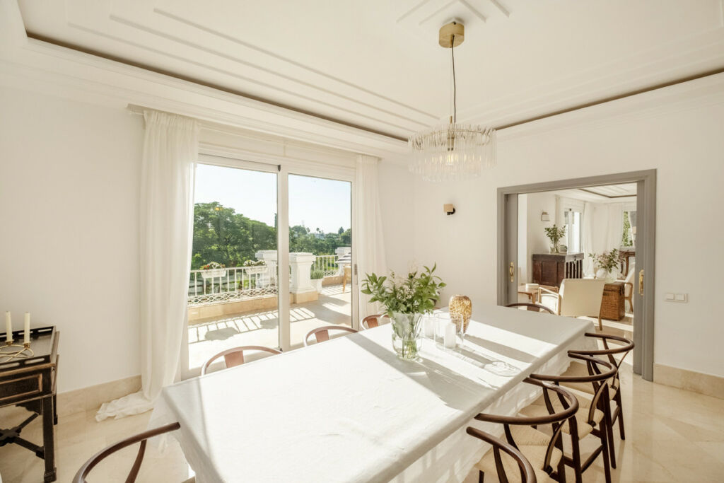 Detached Villa Aloha Málaga - image 12