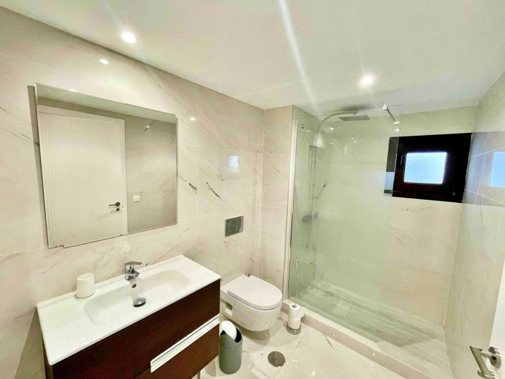 Middle Floor Apartment Puerto Banús Málaga - image 12