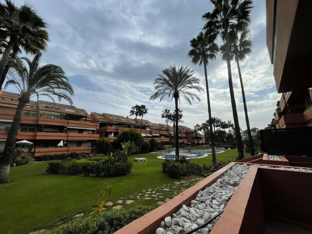 Ground Floor Apartment Puerto Banús Málaga - image 12
