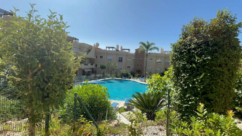 Middle Floor Apartment Estepona Málaga - image 10