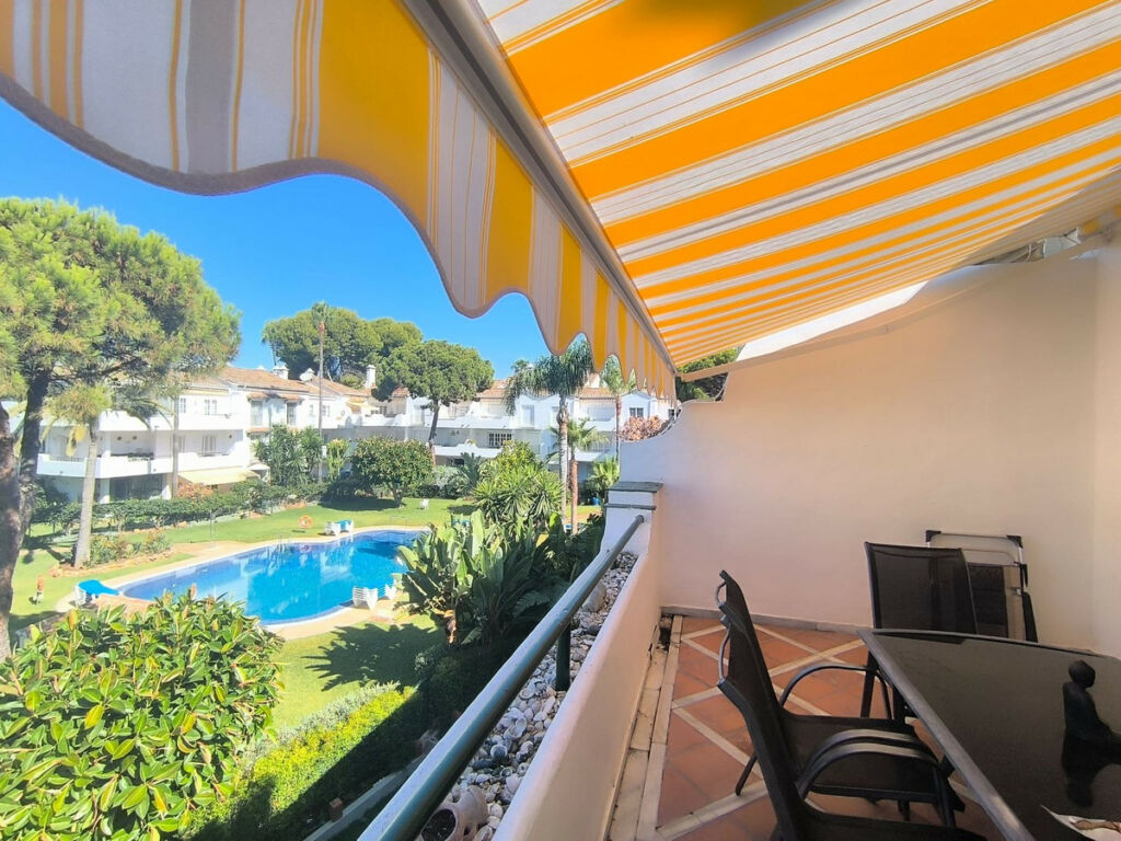 Middle Floor Apartment El Presidente Málaga - image 12