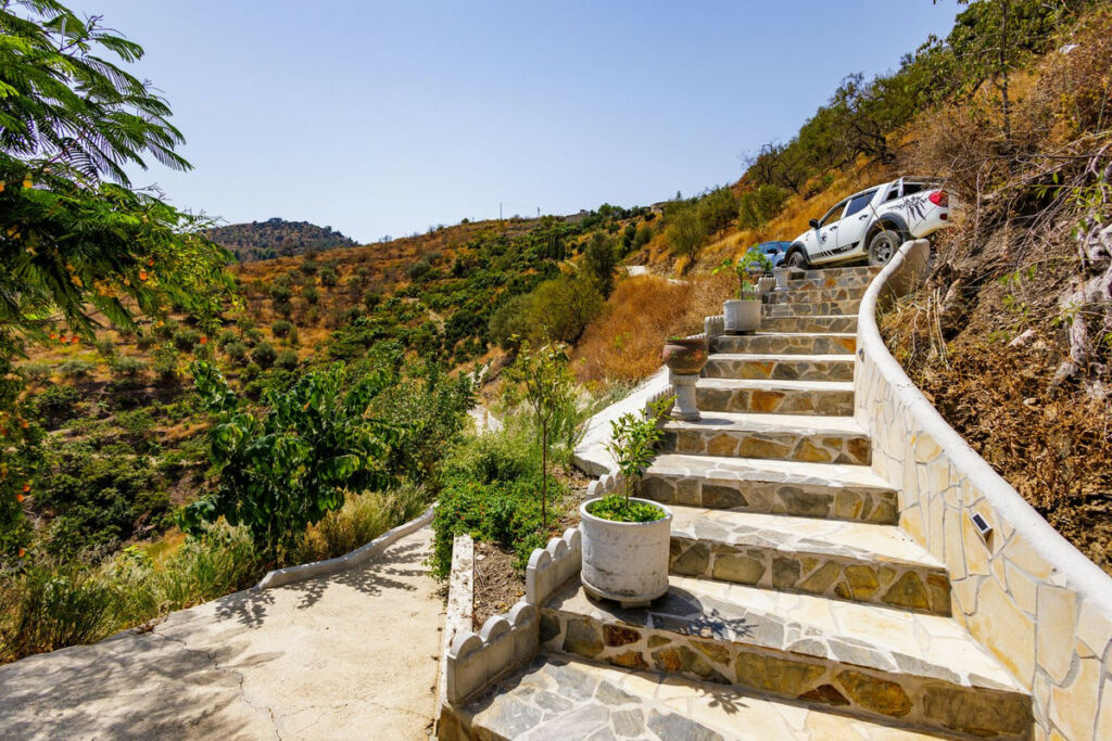 Detached Villa Sayalonga Málaga - image 13