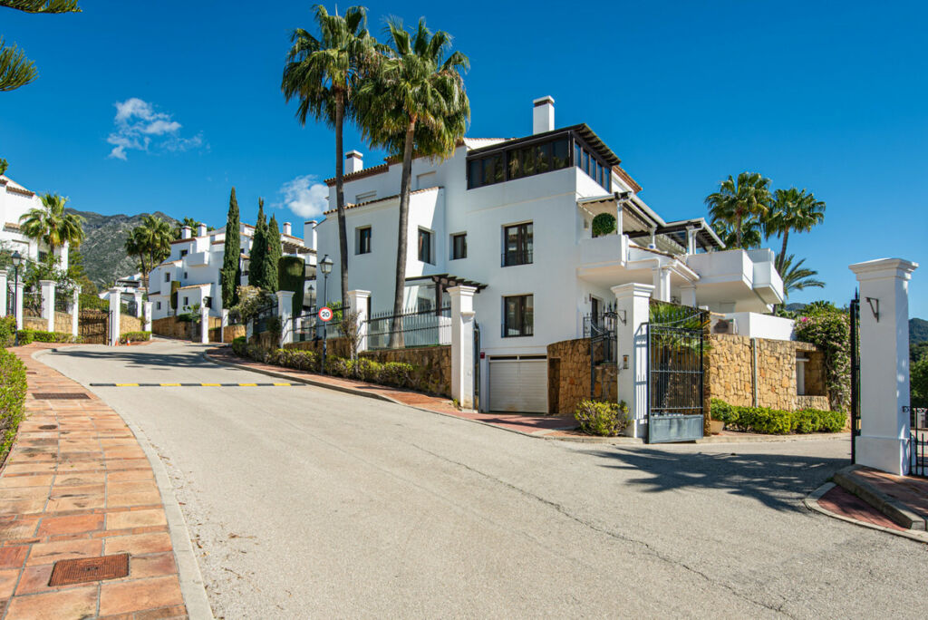 Middle Floor Apartment The Golden Mile Málaga - image 12