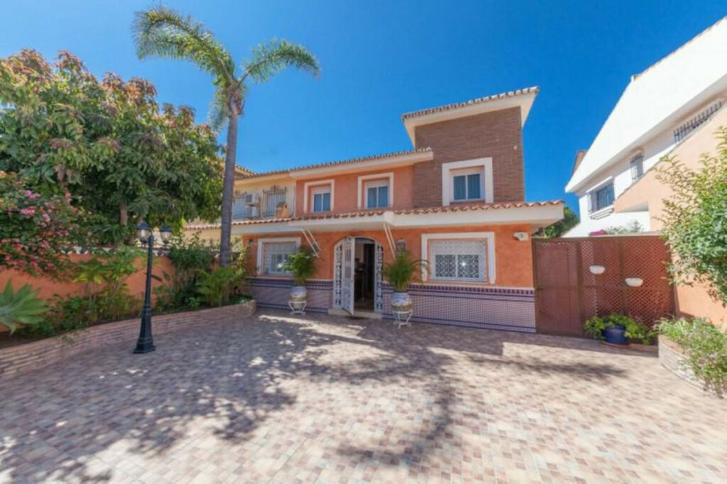 Semi-Detached House Puerto de Cabopino Málaga - image 12