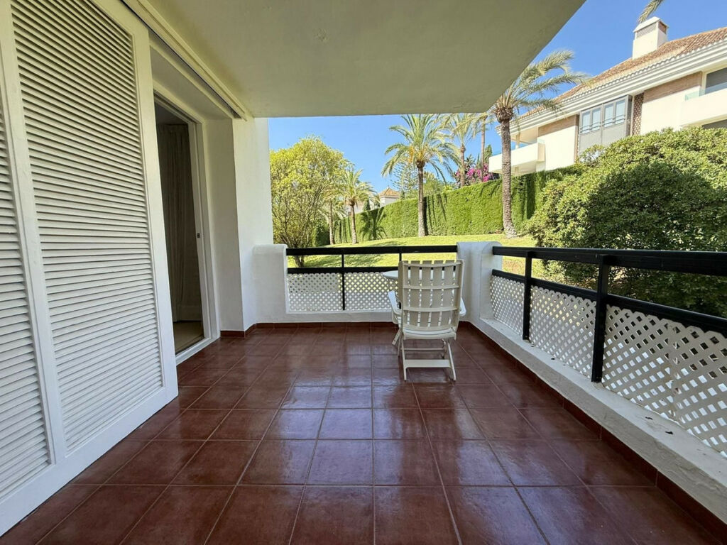 Middle Floor Apartment Los Monteros Málaga - image 12