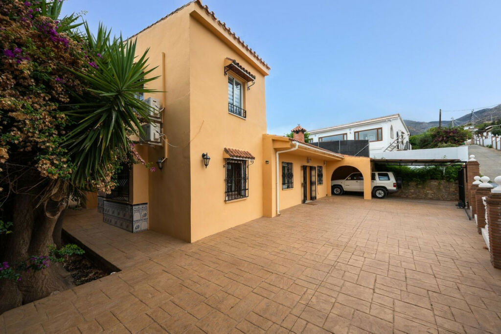 Detached Villa Alhaurín el Grande Málaga - image 12