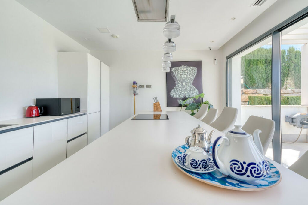 Detached Villa Estepona Málaga - image 12