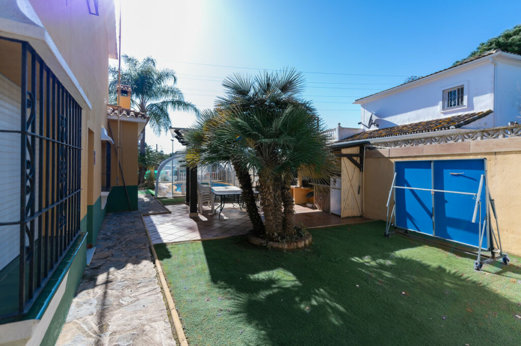 Detached Villa Las Chapas Málaga - image 12