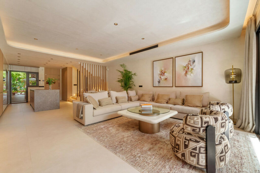 Semi-Detached House The Golden Mile Málaga - image 12
