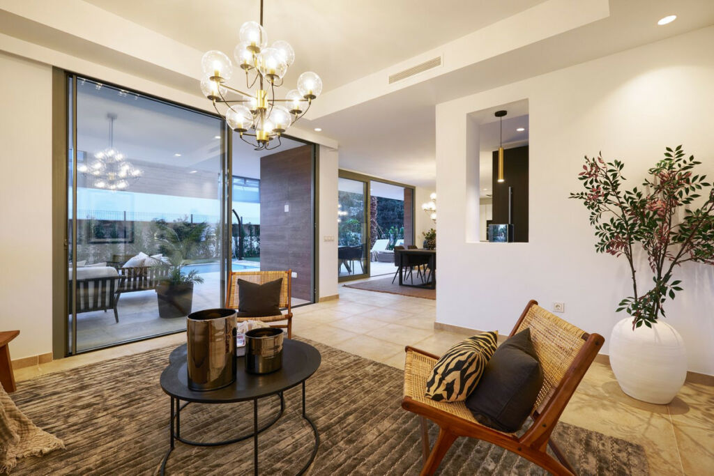 Detached Villa Estepona Málaga - image 12