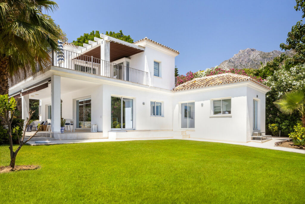 Detached Villa The Golden Mile Málaga - image 12