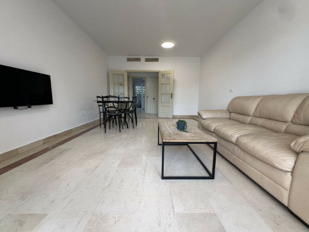 Middle Floor Apartment Nueva Andalucía Málaga - image 12