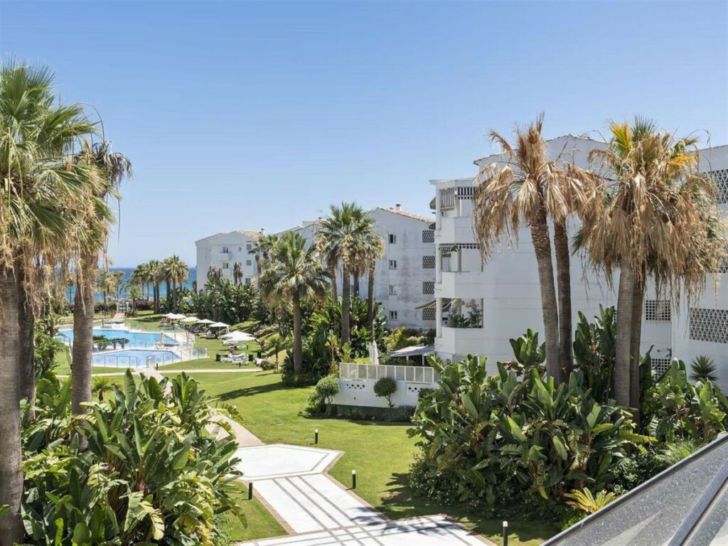 Middle Floor Apartment Puerto Banús Málaga - image 12