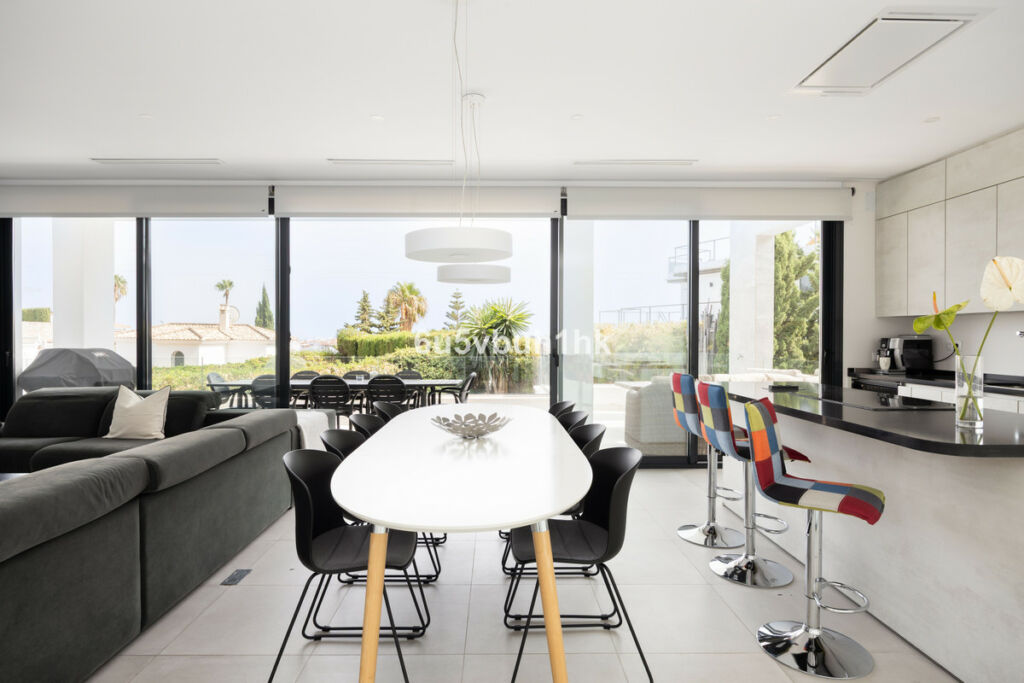 Detached Villa Torreblanca Málaga - image 12