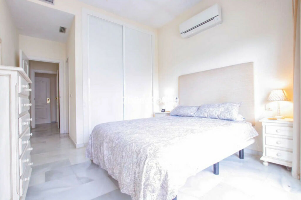 Middle Floor Apartment Nueva Andalucía Málaga - image 12