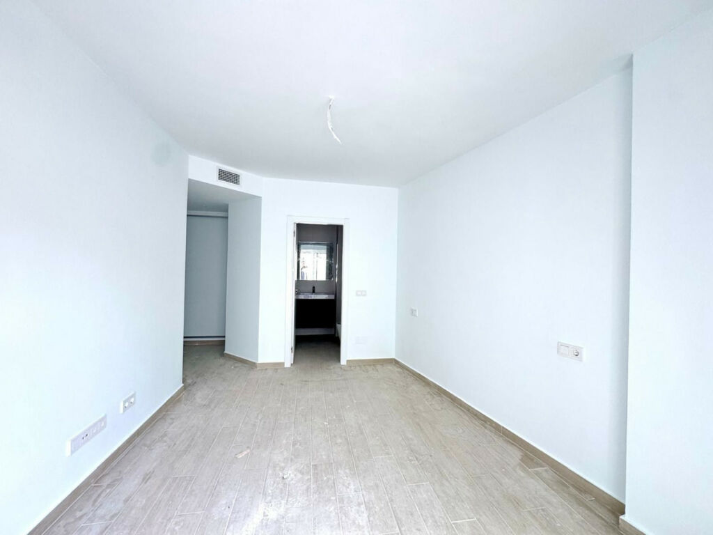 Middle Floor Apartment Fuengirola Málaga - image 12