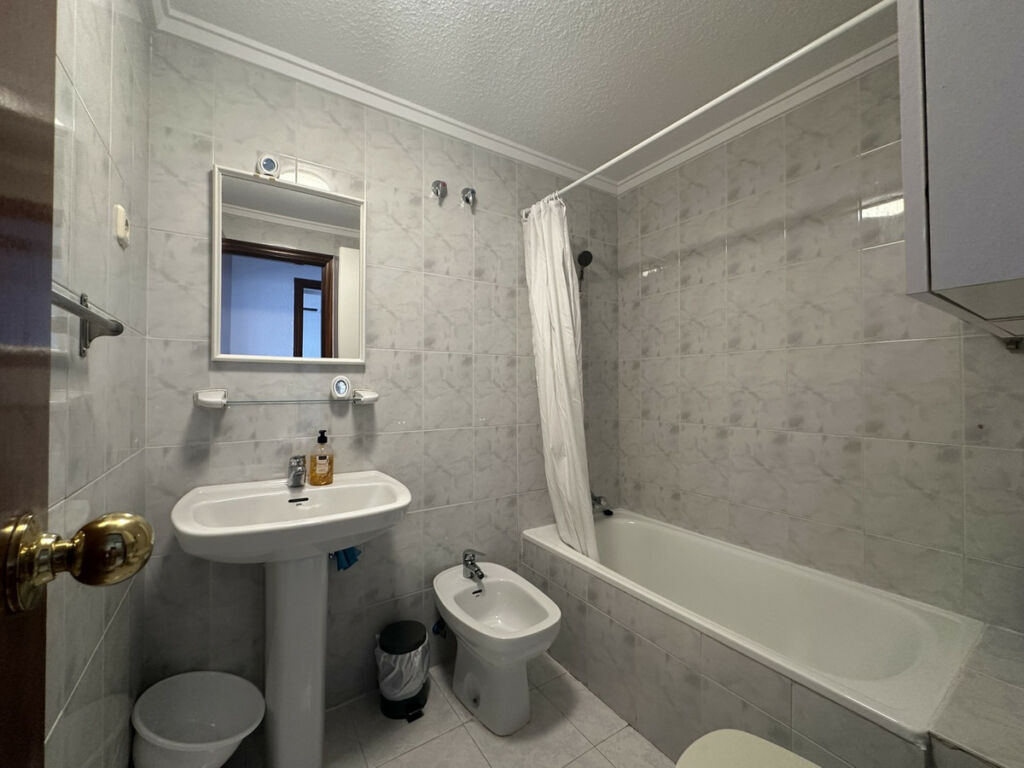 Middle Floor Apartment Torrevieja Alicante - image 12