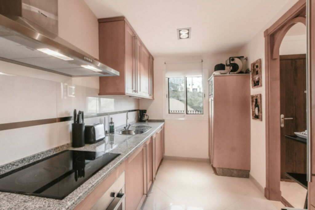 Ground Floor Apartment Aloha Málaga - image 12