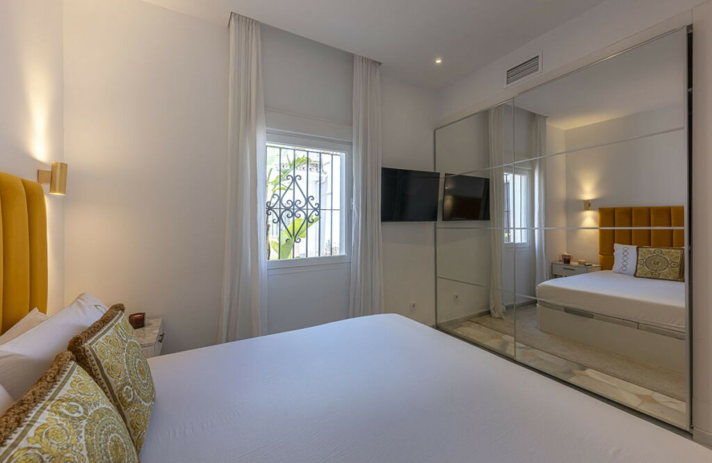 Top Floor Apartment Puerto Banús Málaga - image 12