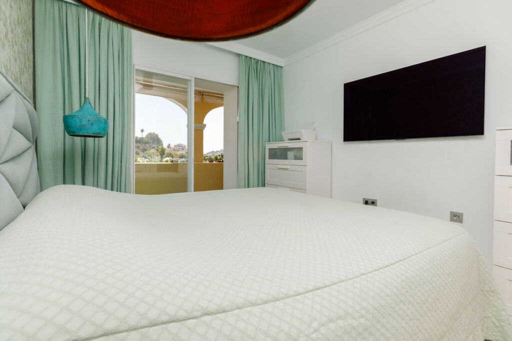 Middle Floor Apartment La Quinta Málaga - image 12