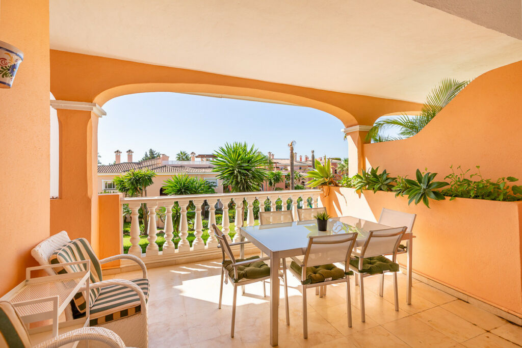 Middle Floor Apartment Estepona Málaga - image 12