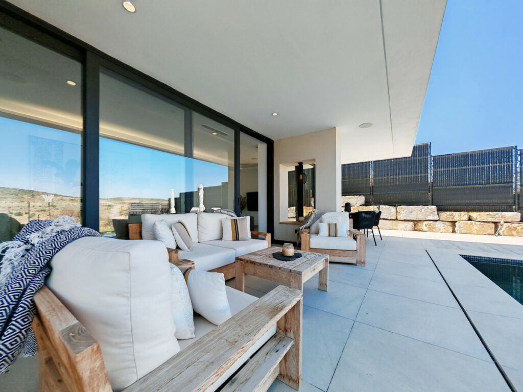 Detached Villa Estepona Málaga - image 2