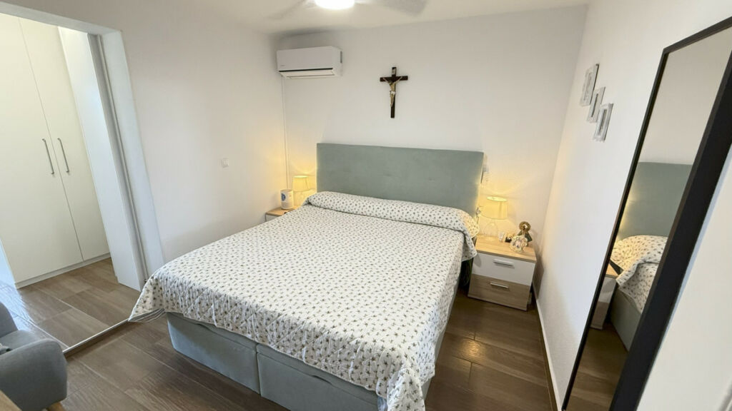 Detached Villa La Zenia Alicante - image 12