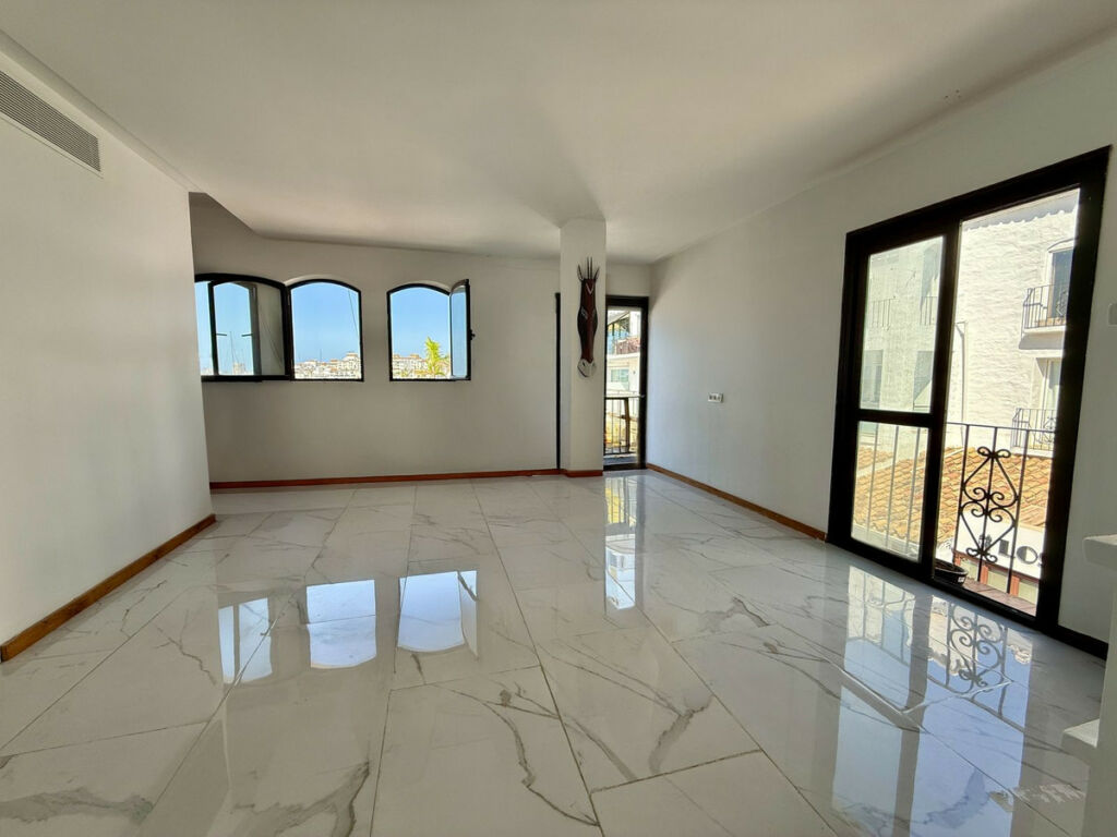 Top Floor Apartment Puerto Banús Málaga - image 12