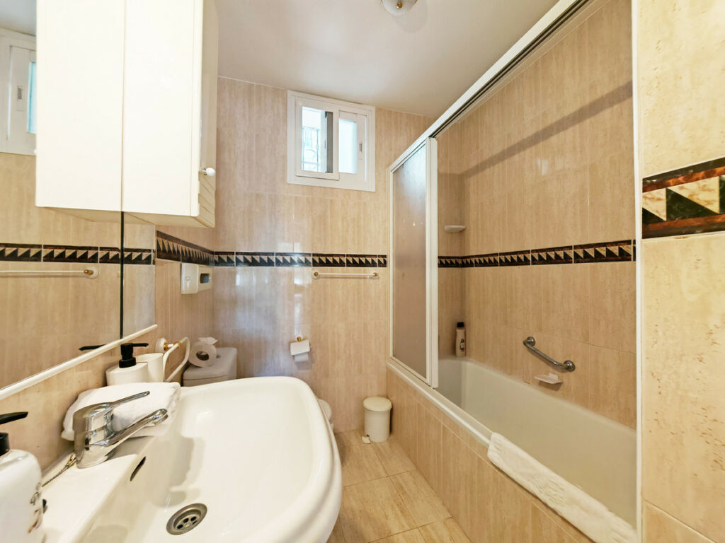Middle Floor Apartment Calahonda Málaga - image 12