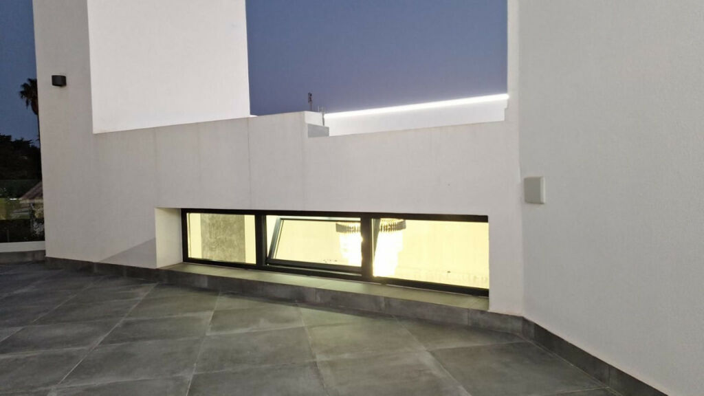 Detached Villa Estepona Málaga - image 12